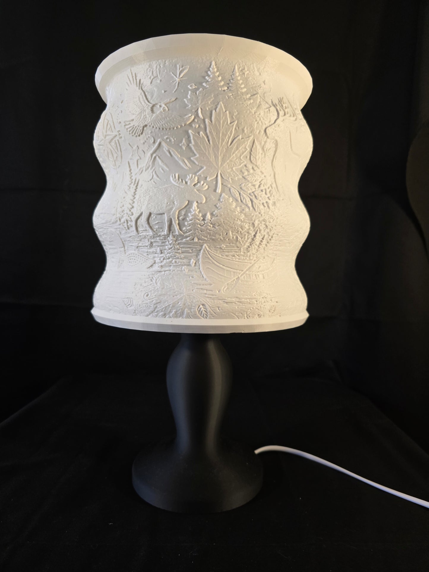 UP NORTH Wavy Rustic Wilderness Illuminated Table Lamp
