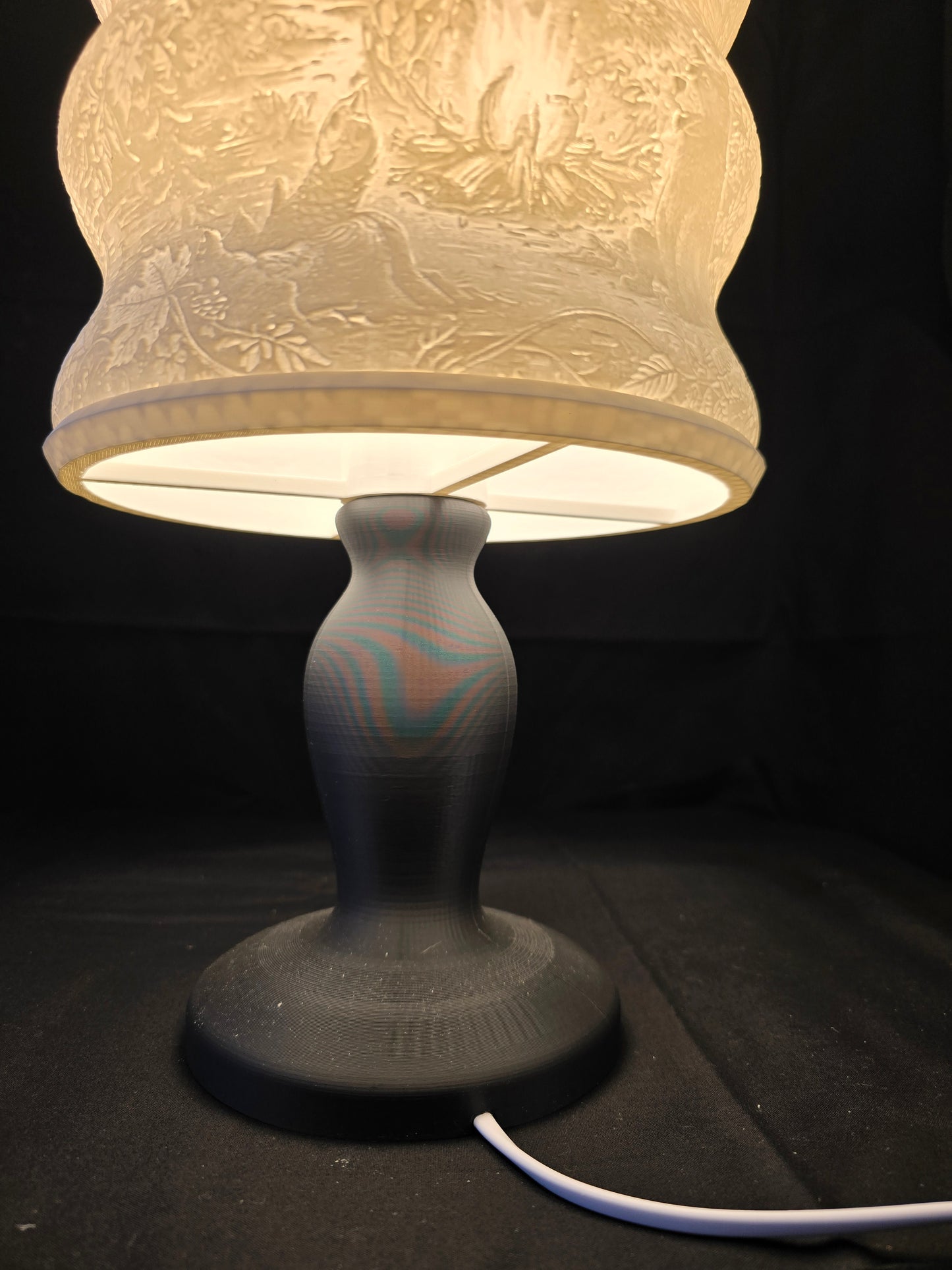 UP NORTH Wavy Rustic Wilderness Illuminated Table Lamp
