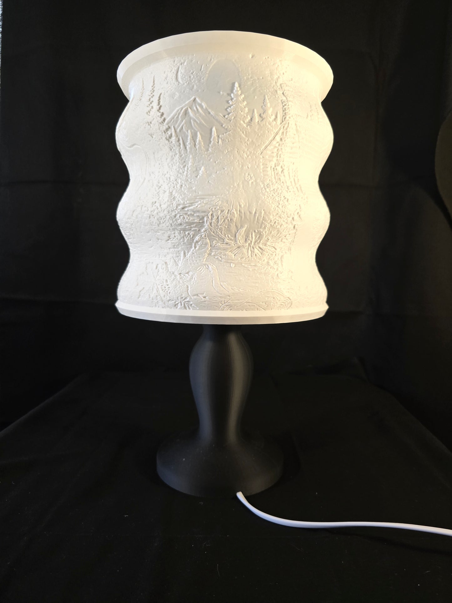 UP NORTH Wavy Rustic Wilderness Illuminated Table Lamp